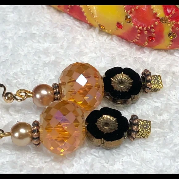 ⭐️🎈stunning European flavor earrings amber colors and gold/black accents - Picture 7 of 12
